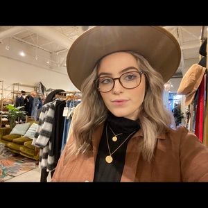 Meet your Posher, Melissa